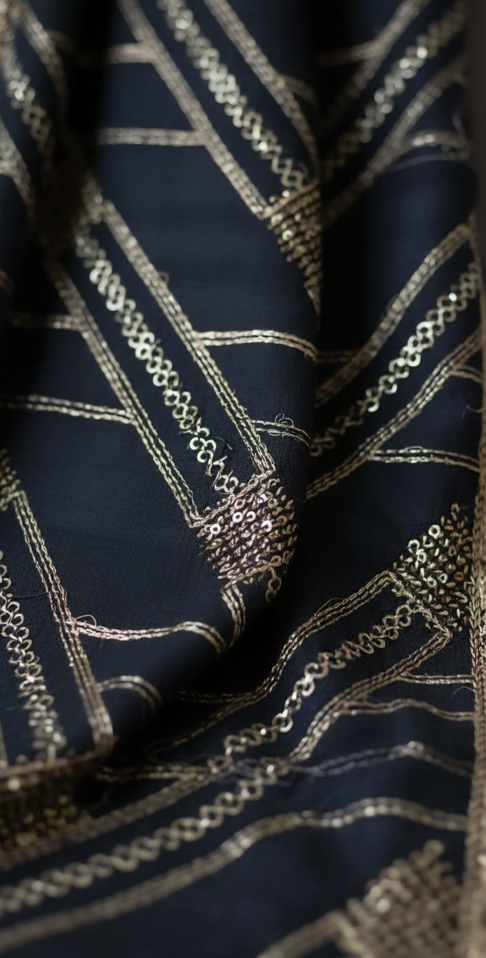 Black Winter Shawl / Machine embroidery